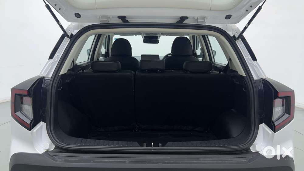 Mahindra Xuv 3xo Ax5 Pm Mt, 2025, Petrol