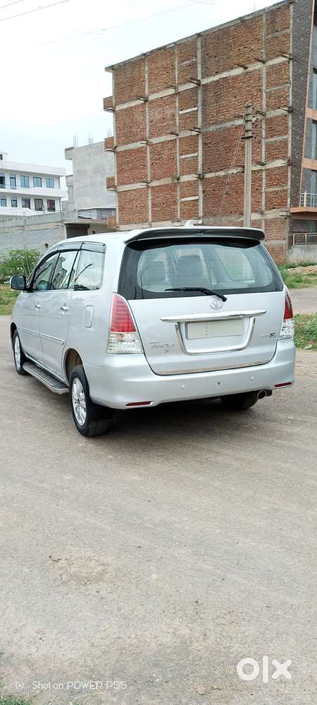 Toyota Innova 2004-2011 2.5 V Diesel 7-seater, 2011