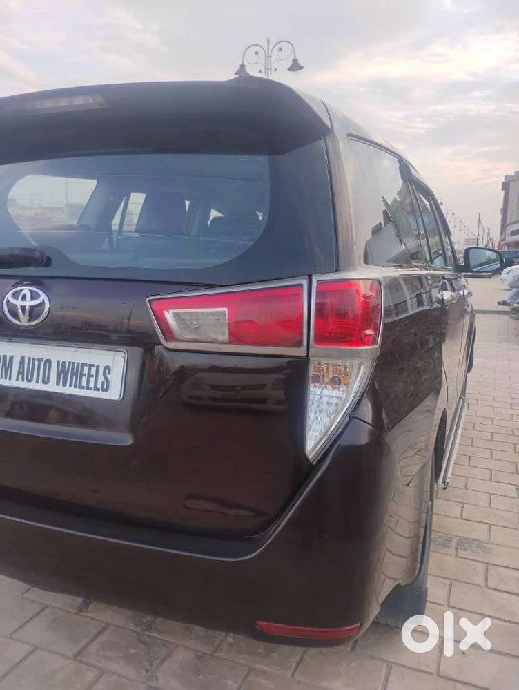 Toyota Innova Crysta 2.4 Gx Mt 8s, 2017, Diesel