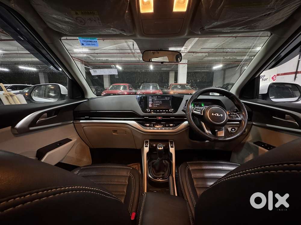 Kia Carens Petrol 2023 Model