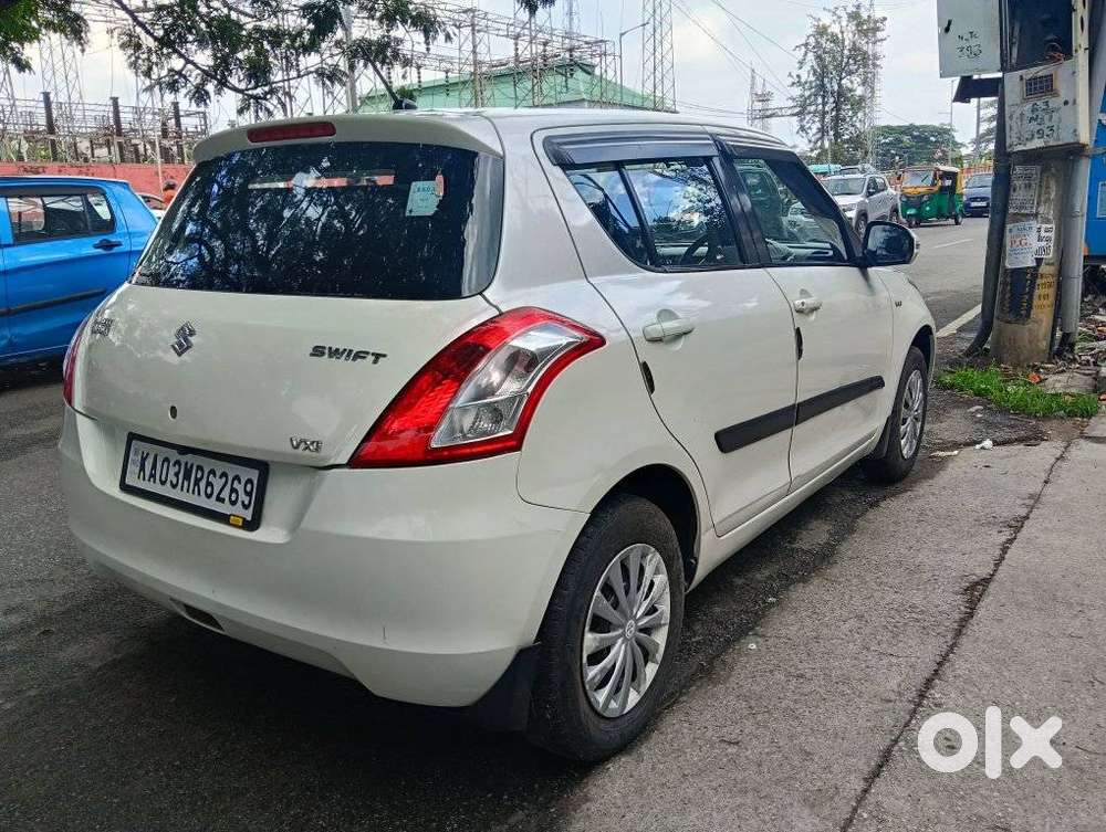 Maruti Suzuki Swift Vxi + Manual, 2012, Petrol