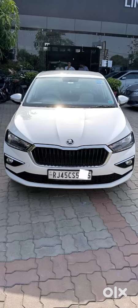 Skoda Slavia Ambition 1.0l Tsi At, 2022, Petrol