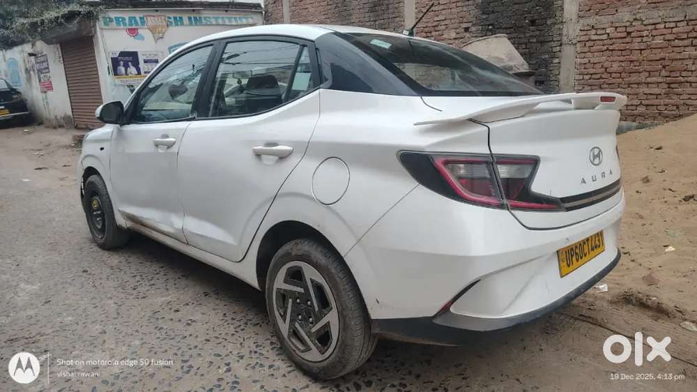 Mere Ko Yaha Nhi Rehna Hai Abb Isliye Gadi Ko Bech Rhe Hai