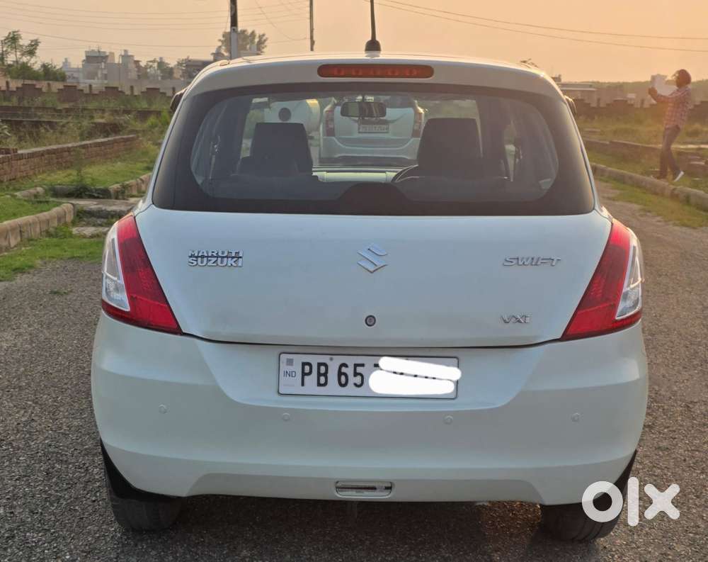 Maruti Suzuki Swift 2011-2014 Vxi, 2013, Petrol