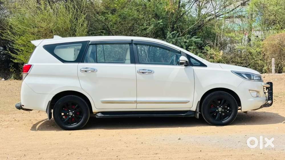 Toyota Innova Crysta 2.4 V 7 Str, 2017, Diesel