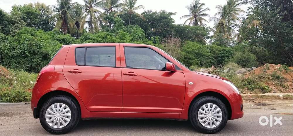 Maruti Suzuki Swift Lxi Bsiv, 2010, Petrol