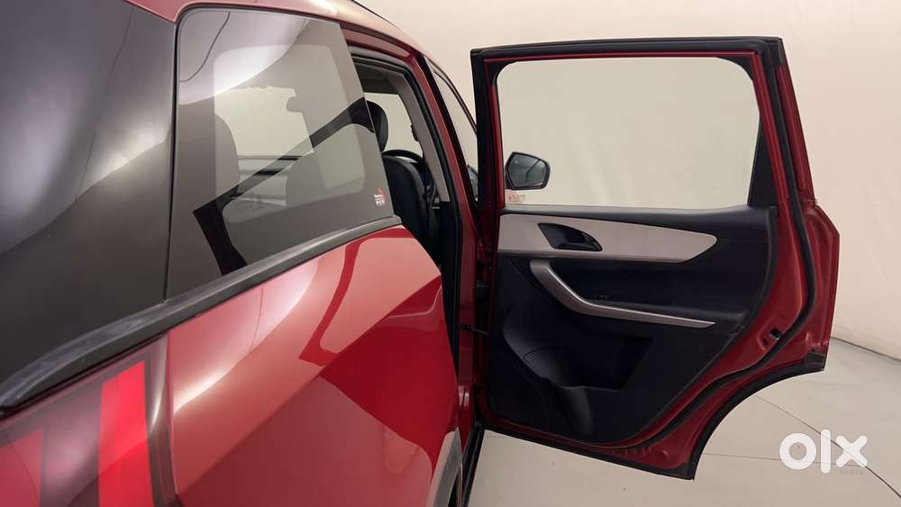 Mahindra Xuv700 2.0 Ax 3 Petrol At 5 Str, 2021, Petrol