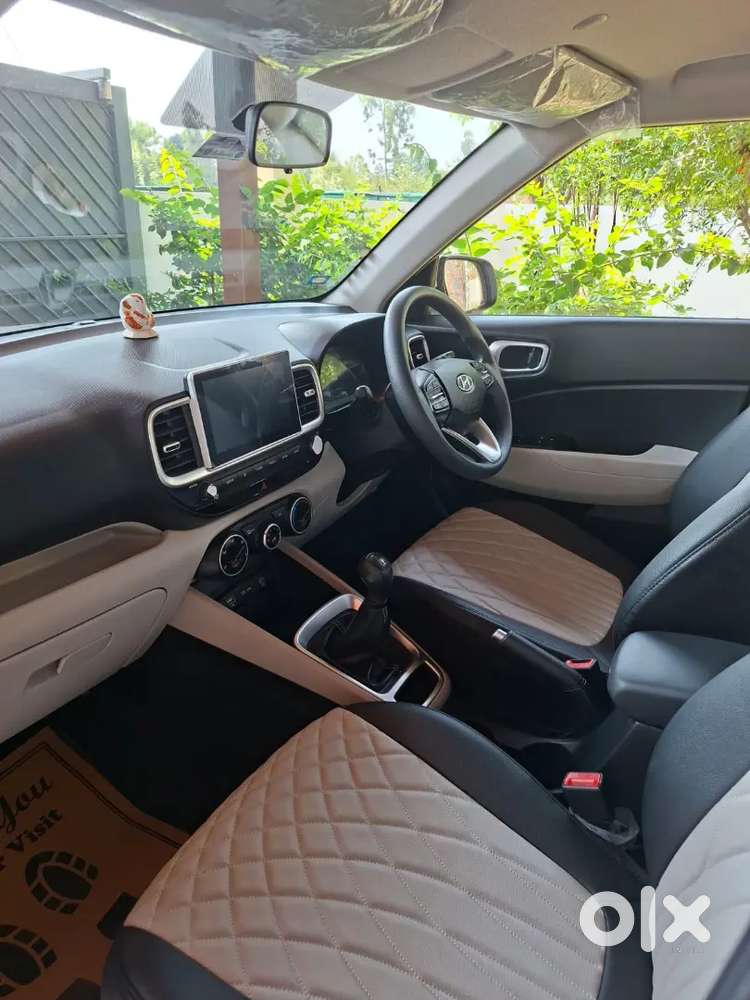 Hyundai New Venue 1 Petrol 3367 Km Driven