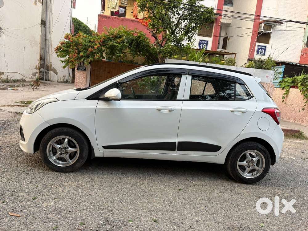 Hyundai Grand I10 Sportz, 2016, Petrol