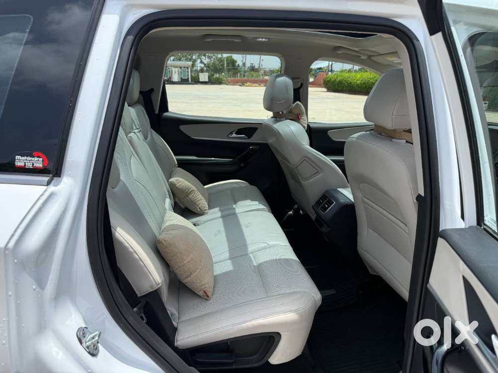 Mahindra Xuv700 2024 Diesel 15900 Km Driven