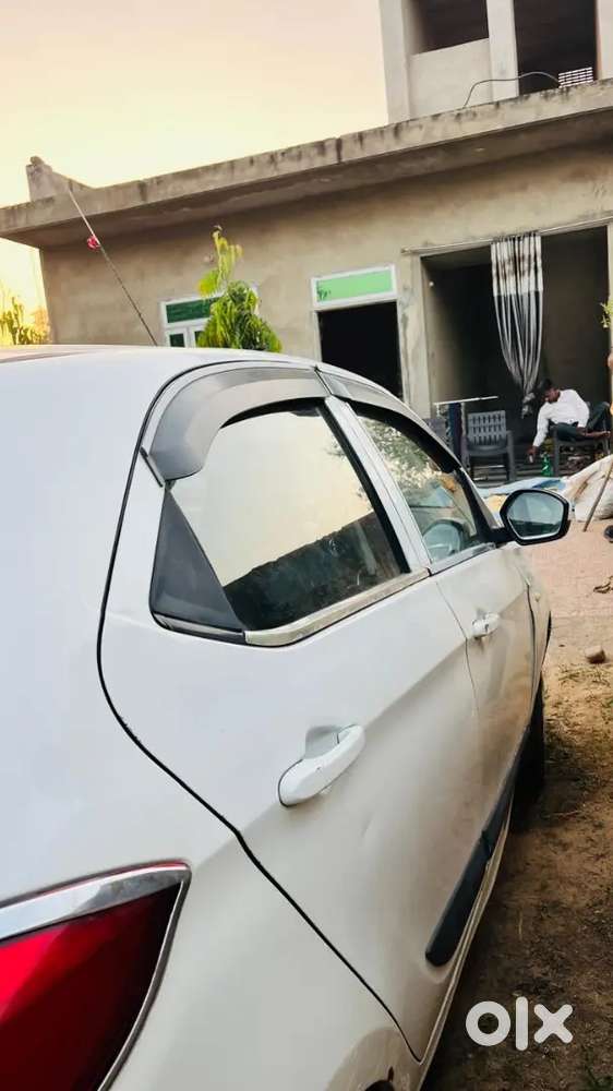 Tata Tiago Revotron 2017