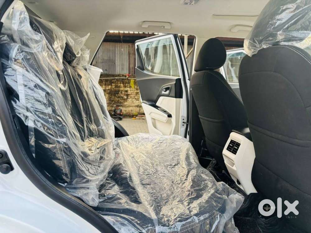 Mahindra Xuv 3xo Ax5 Pm At, 2025, Petrol