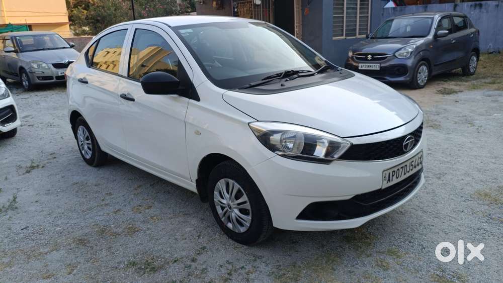 Tata Tigor Xe, 2017, Petrol