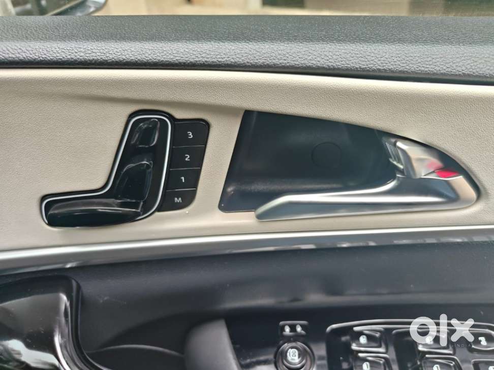 Mahindra Xuv700 2.0 Ax 7 Petrol At Str, 2024, Petrol