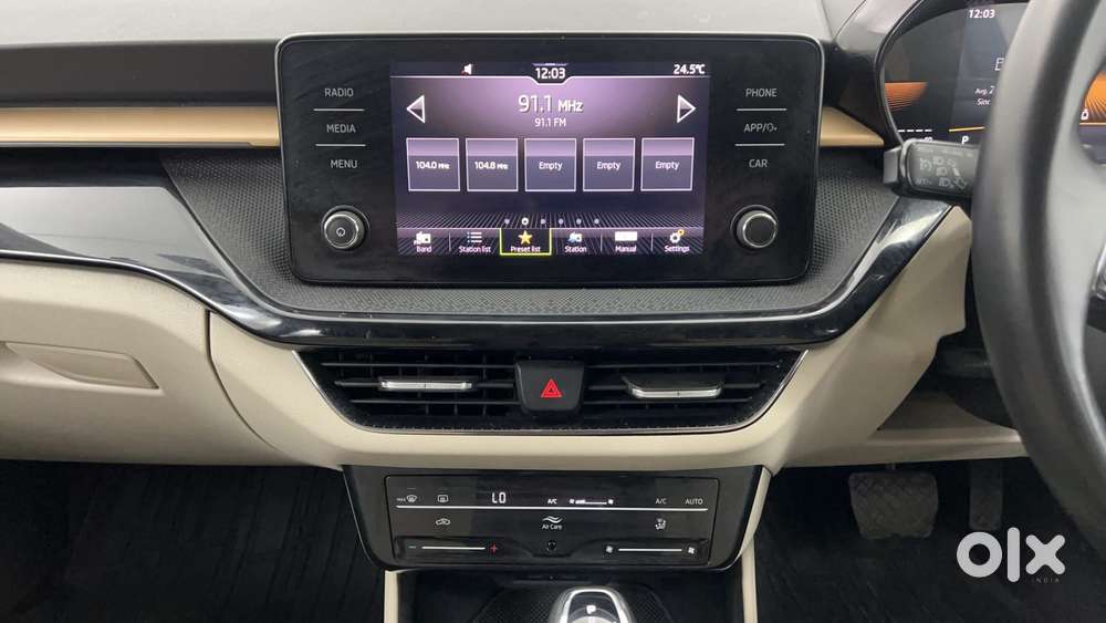 Skoda Slavia Style 1.0l Tsi At, 2023, Petrol