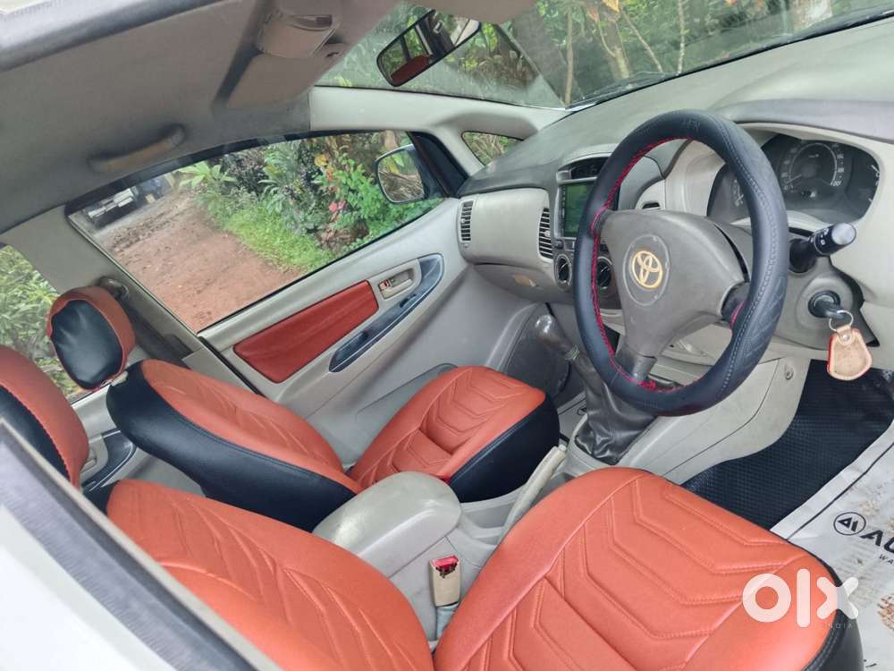 Toyota Innova 2.5 E 8 Str, 2010, Petrol