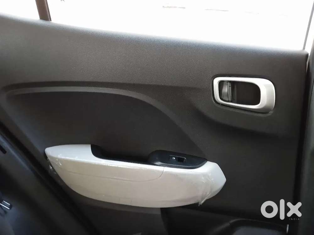 Hyundai Venue 2025 Model Petrol 2000 Km Driven