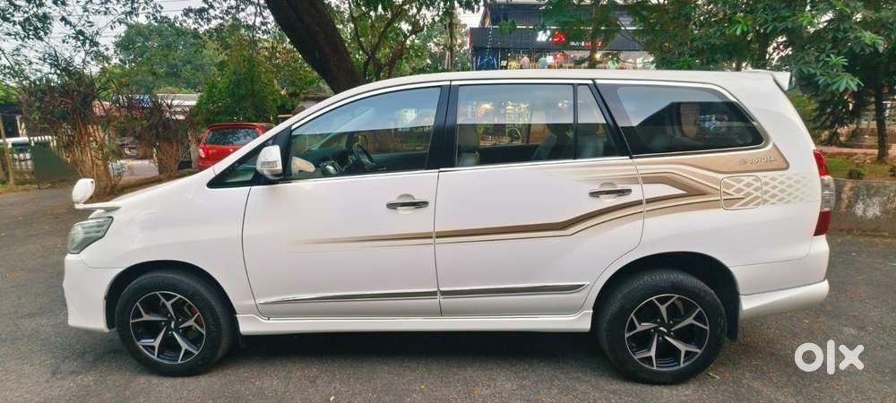 Toyota Innova 2.5 Z Diesel 7 Seater Bs Iv, 2015, Diesel