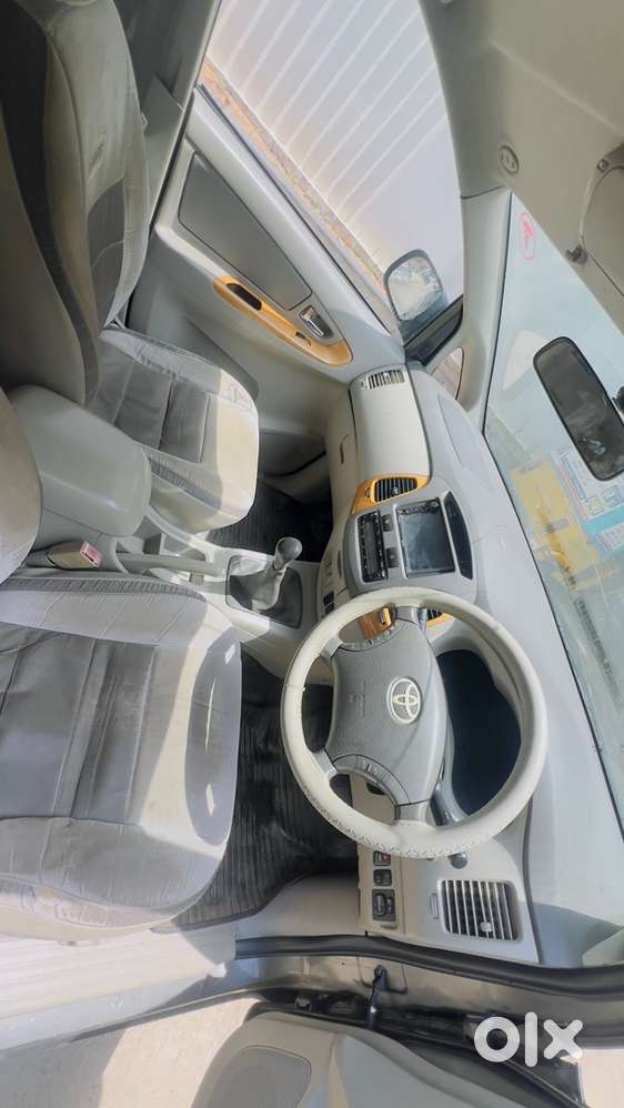 Toyota Innova Diesel 2011 2.5 V Bucket Seats