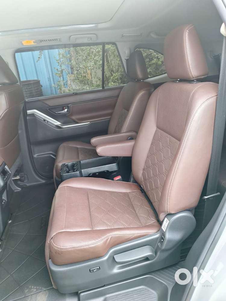 Toyota Innova Hycross 2.0 Zx (o) Hybrid 7 Str, 2025, Petrol