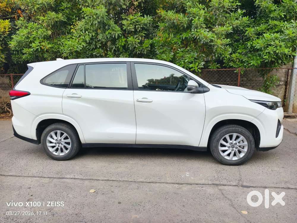 Toyota Innova Hycross, 2023, Petrol