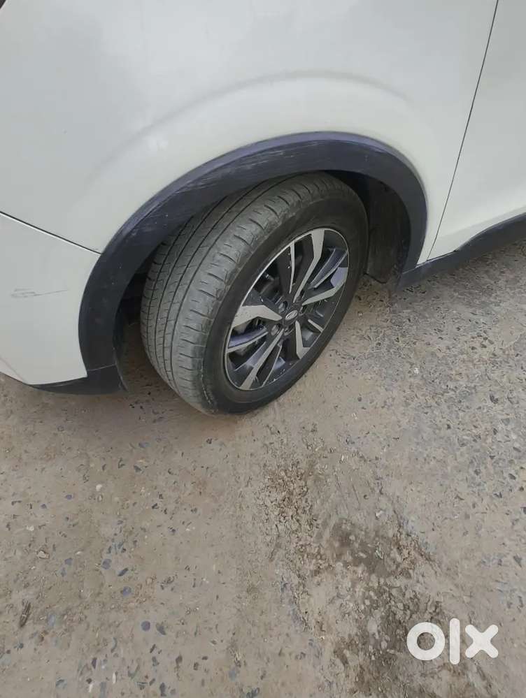 Mahindra Xuv300 W8 Optional Sunroof Diesel