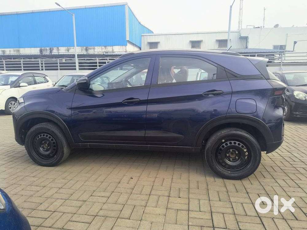Tata Nexon Smart Plus1.2 Revotron Petrol 5 Mt, 2025, Cng & Hybrids