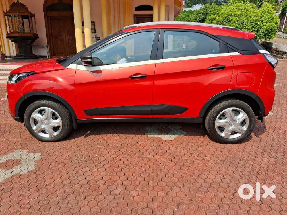 Tata Nexon 1.2 Revotron Xma Amt (s), 2022, Petrol