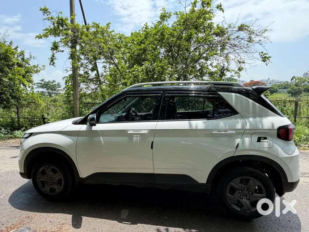 Hyundai Venue Petrol Manual 2024