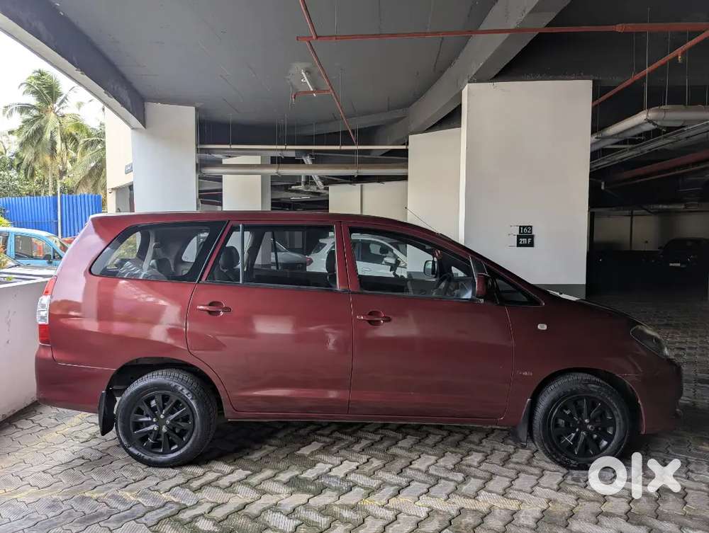 Toyota Innova 2.5 Gx 7 Str Red Mica Metallic