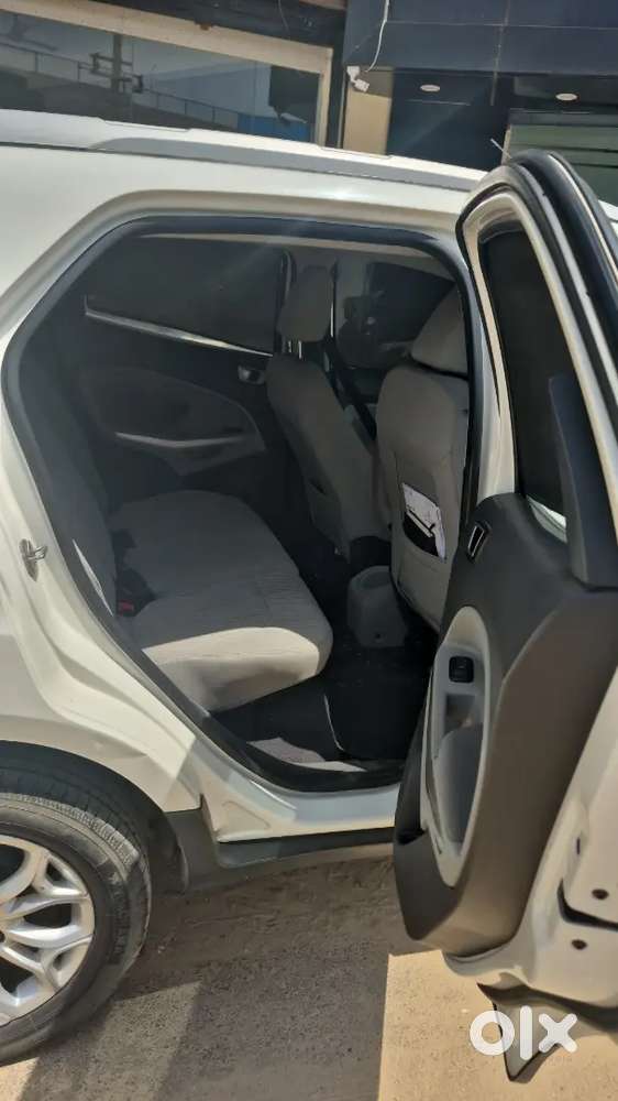 Ford Ecosport 2017 Petrol Average 11-17 Km/l,