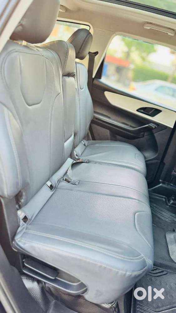 Mahindra Xuv700 2.2 Ax 5 Diesel At 7 Str, 2022, Diesel