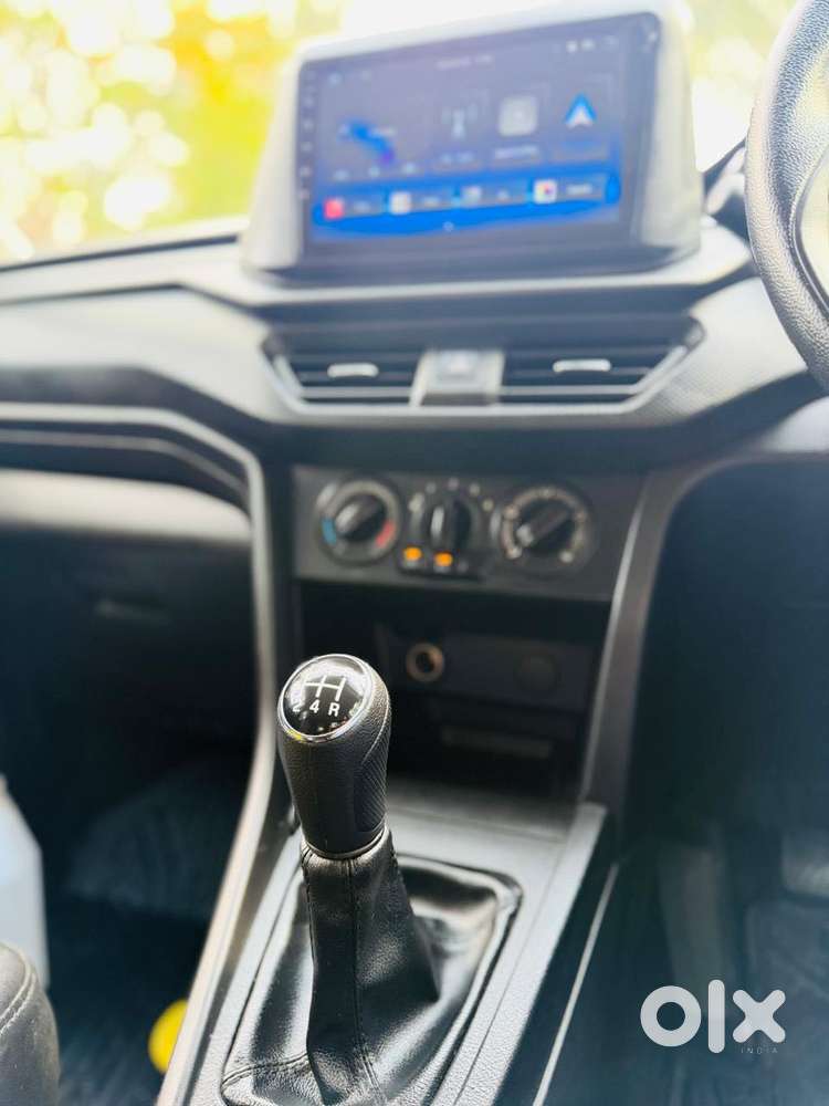 Maruti Suzuki Brezza 1.5 Lxi Smart Hybrid, 2025, Petrol