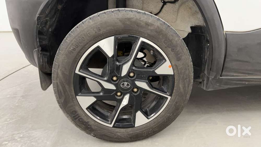 Tata Punch Creative Dual Tone Amt Sunroof, 2024, Petrol