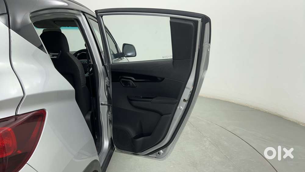 Mahindra Kuv 100 2016-2017 Mfalcon G80 K8 Dual Tone, 2017, Petrol