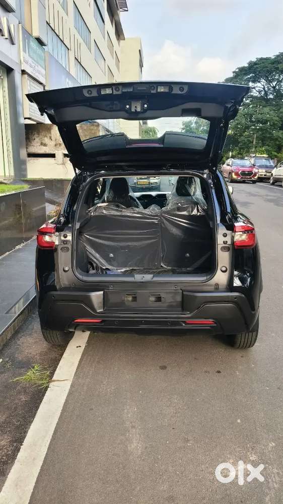 Nissan Magnite1.0 Visa Plus Black  2025 Petrol Well Maintained