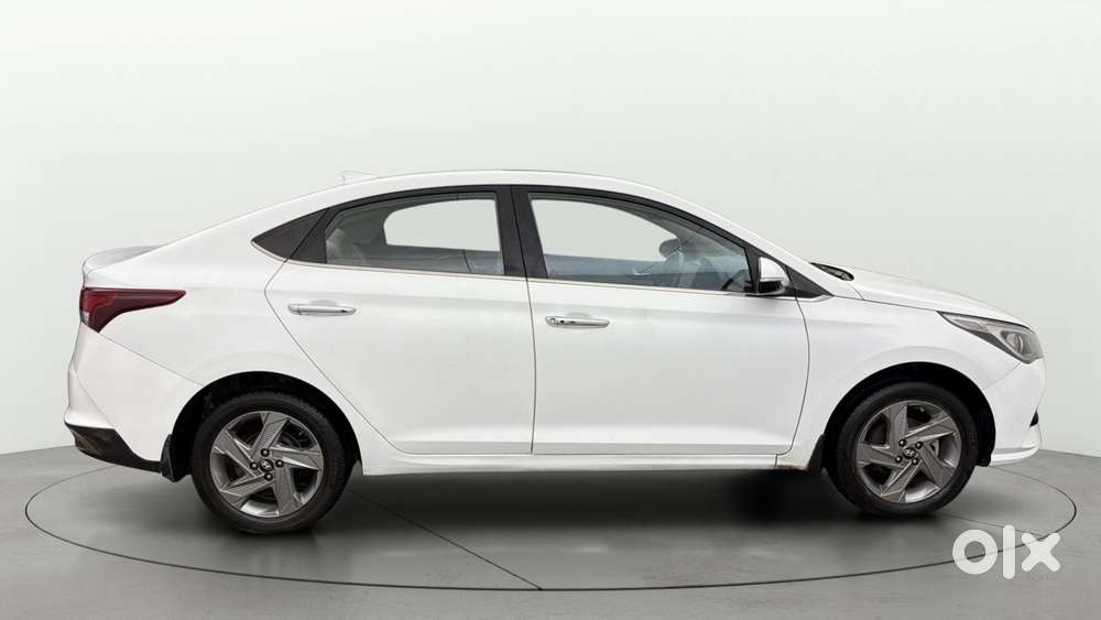 Hyundai Verna 1.5 Sx Vtvt Ivt, 2022, Petrol