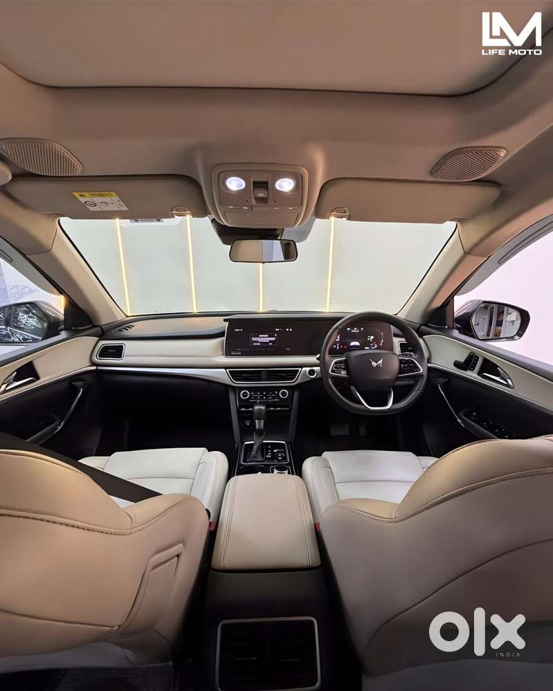 Mahindra Xuv700 Ax7l 6 Str At, 2023, Petrol