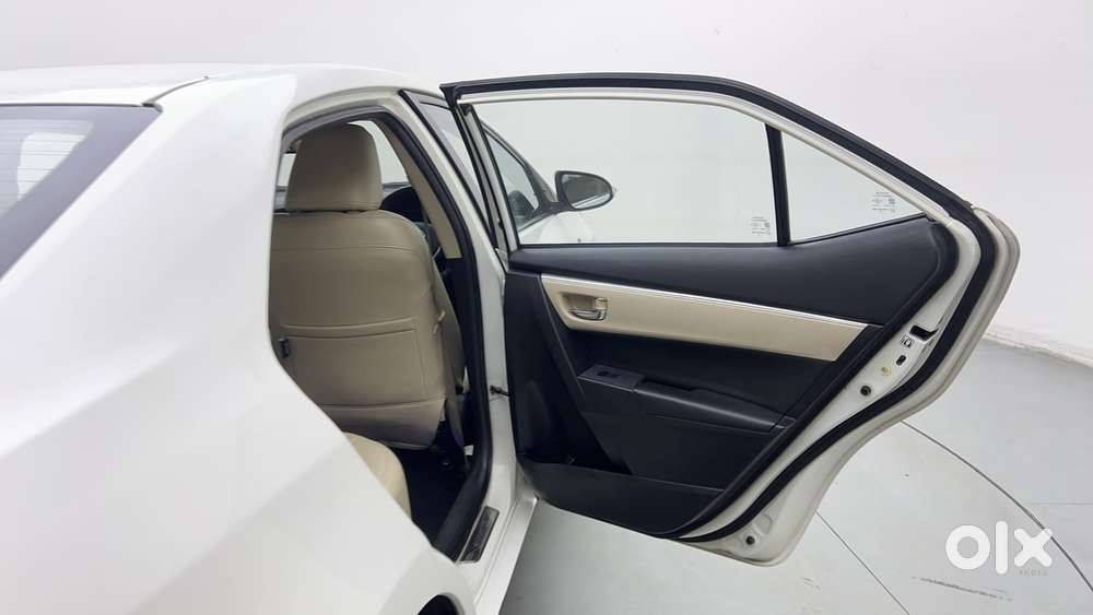 Toyota Corolla Altis 2013-2017 Vl At, 2016, Petrol