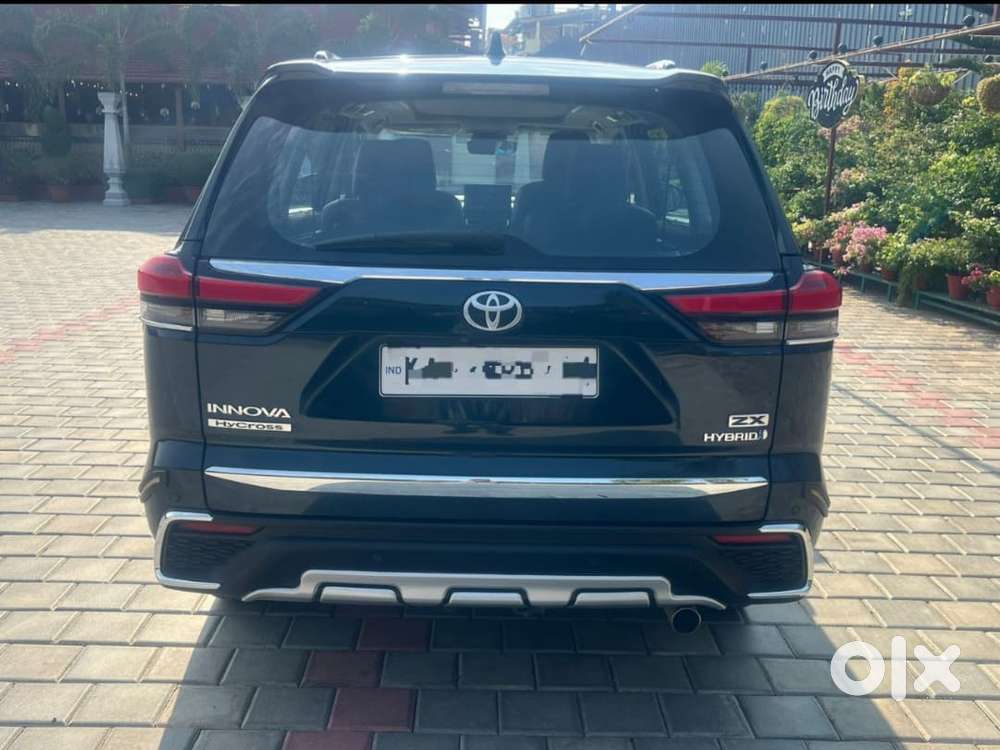 Toyota Innova Hycross 2.0 Zx (o) Hybrid 7 Str, 2023, Petrol