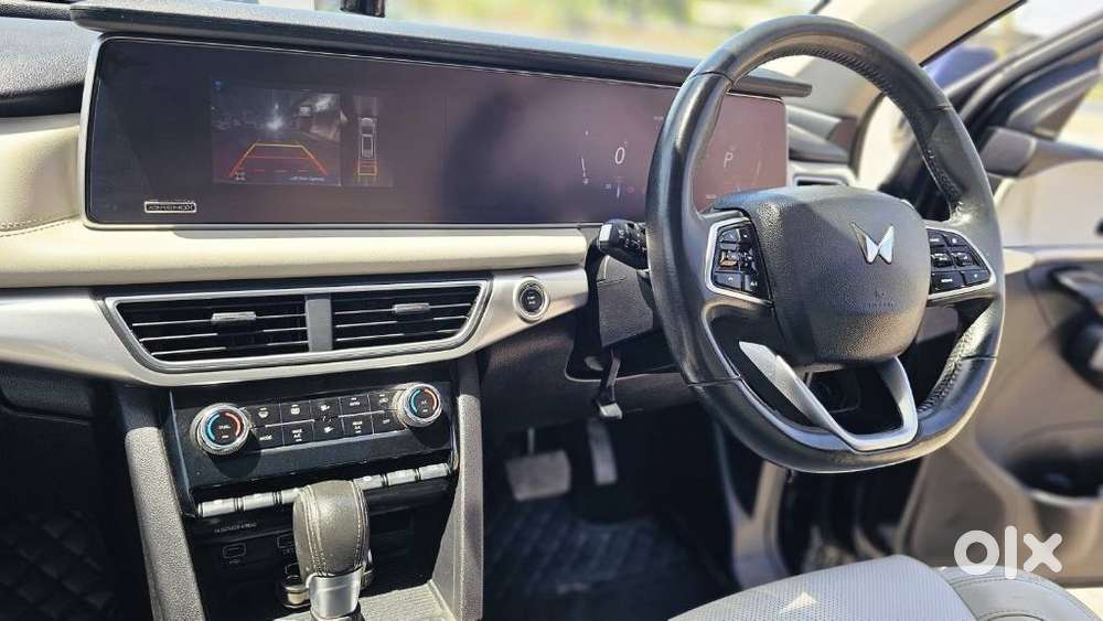 Mahindra Xuv700 2.2 Ax 7 Diesel At Luxury Pack Str Awd, 2022, Diesel
