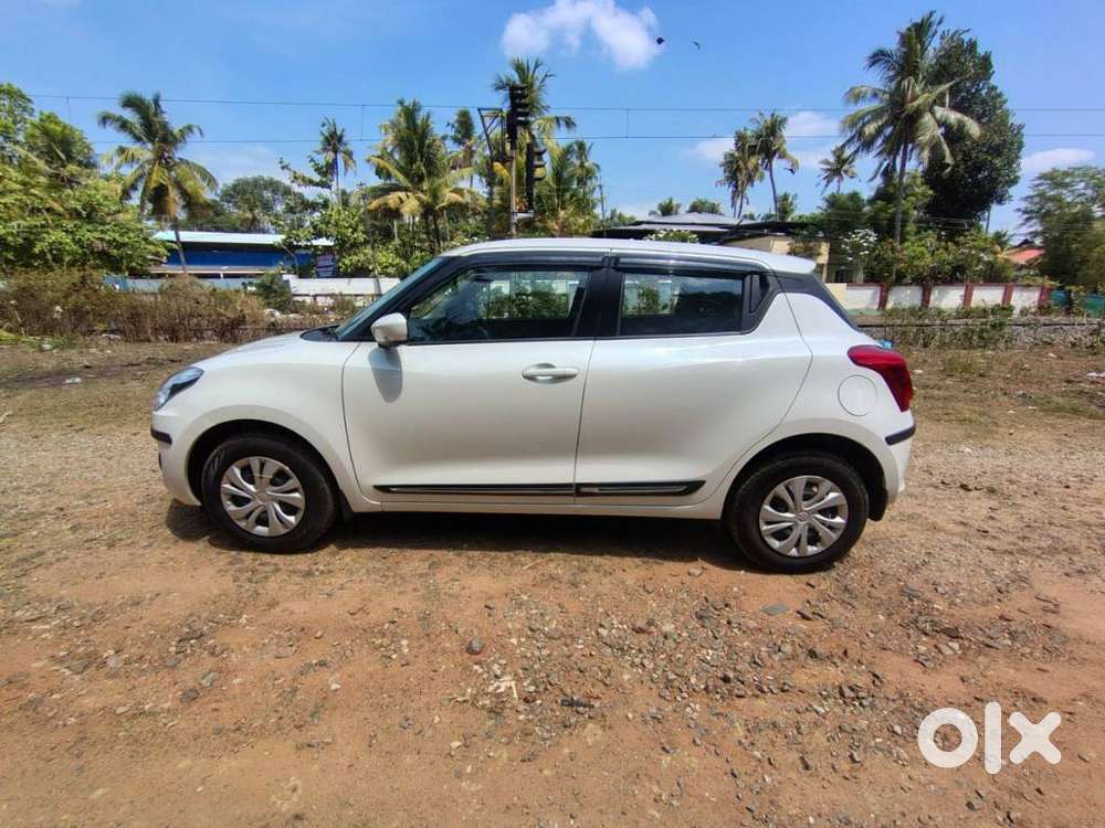 Maruti Suzuki Swift Vxi + Manual, 2023, Petrol