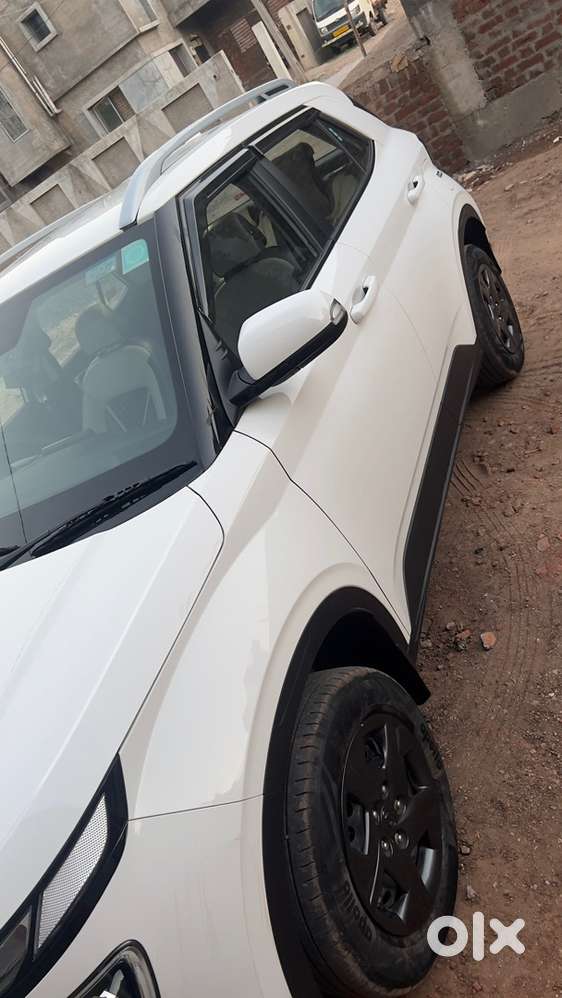 Hyundai Venue Petrol 2024