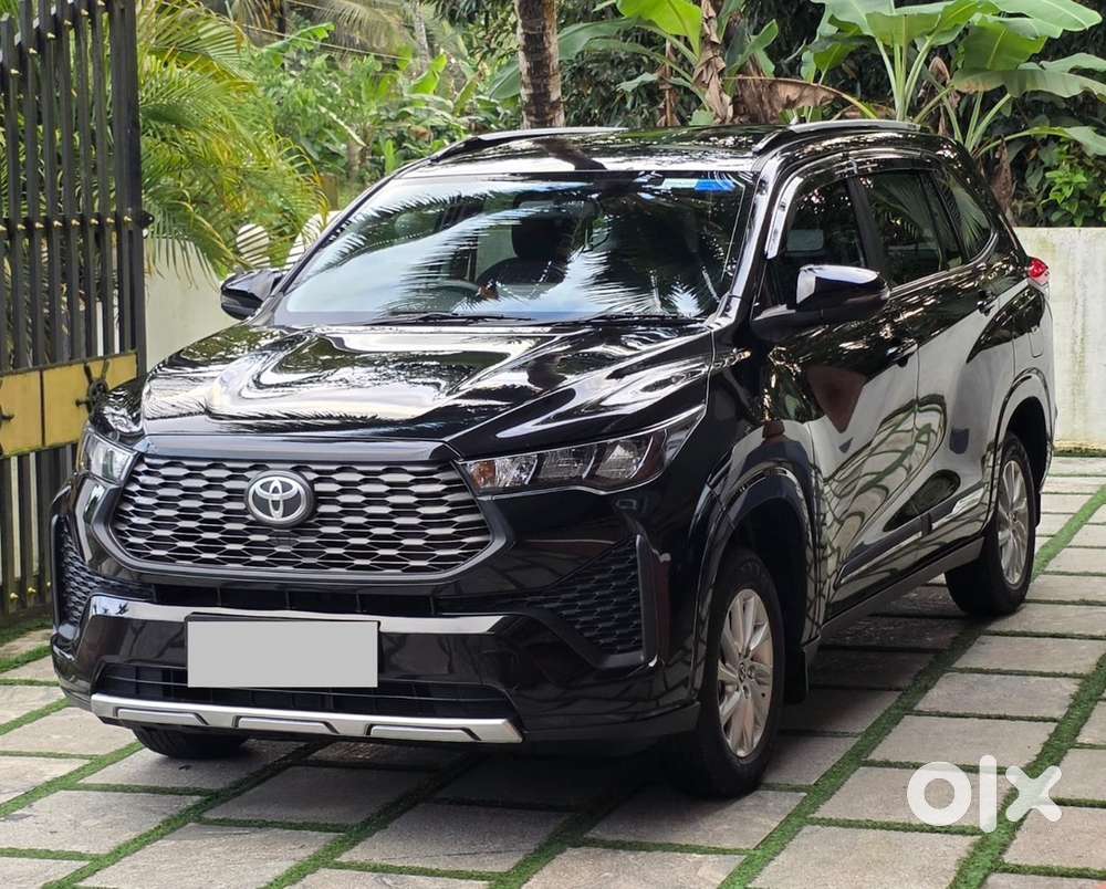 Toyota Innova Hycross 2024