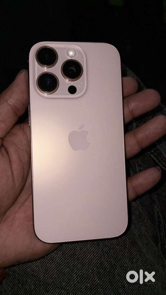 Mint condition i phone 16 pro all ok