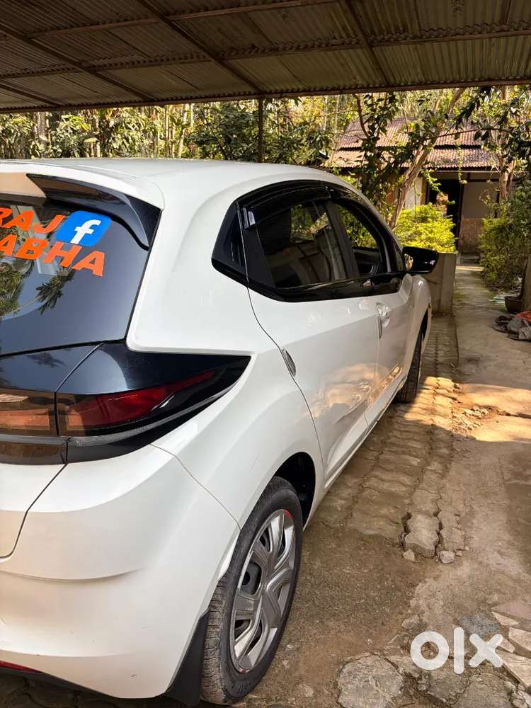 Tata Altroz Xt 
Year- 2020
Km - 62000