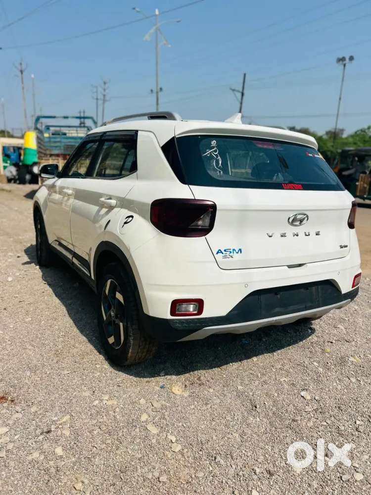 Hyundai Venue 2024 Petrol 84000 Km Driven