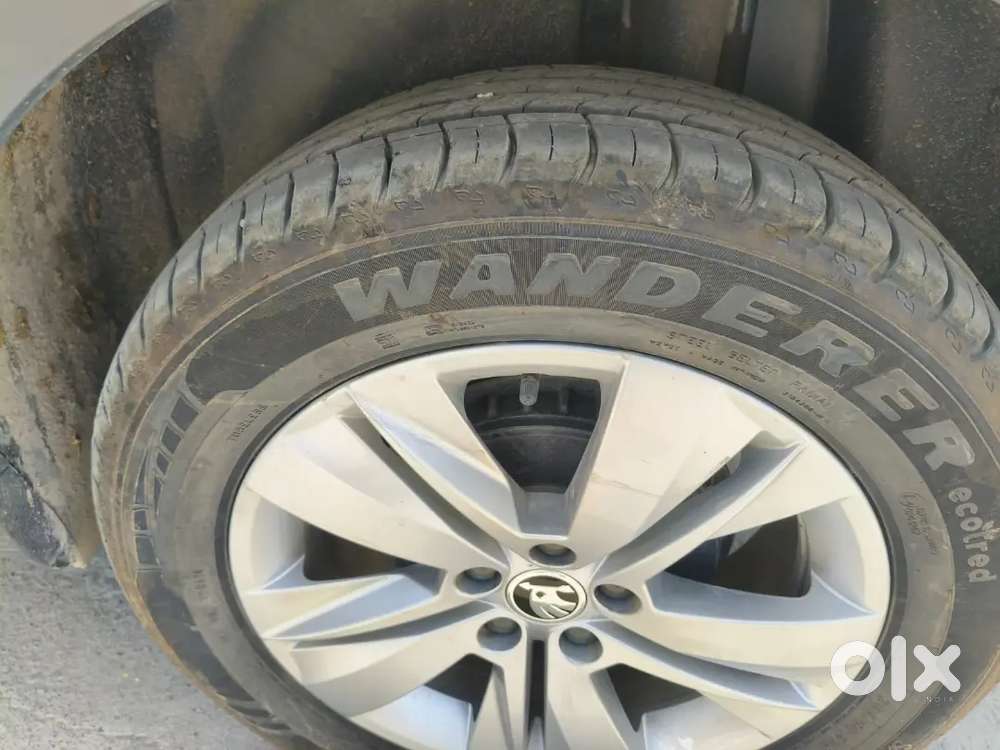 Skoda Kushaq Signature 1.0l Tsi Mt 2025 In Like Showroom Condition