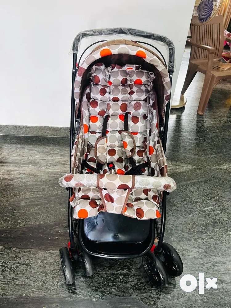 Babyhug cosy best sale cosmo stroller