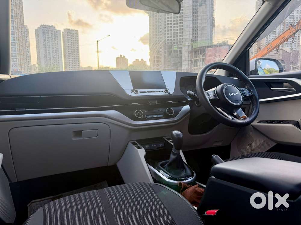Kia Carens, 2023, Petrol